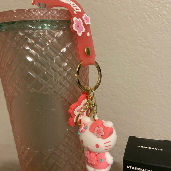 Starbucks cups bundle with hello kitty keychain included - Picture 3 of 4
